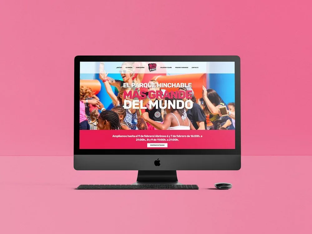 Portada de la web de Big Jump Park en un monitor