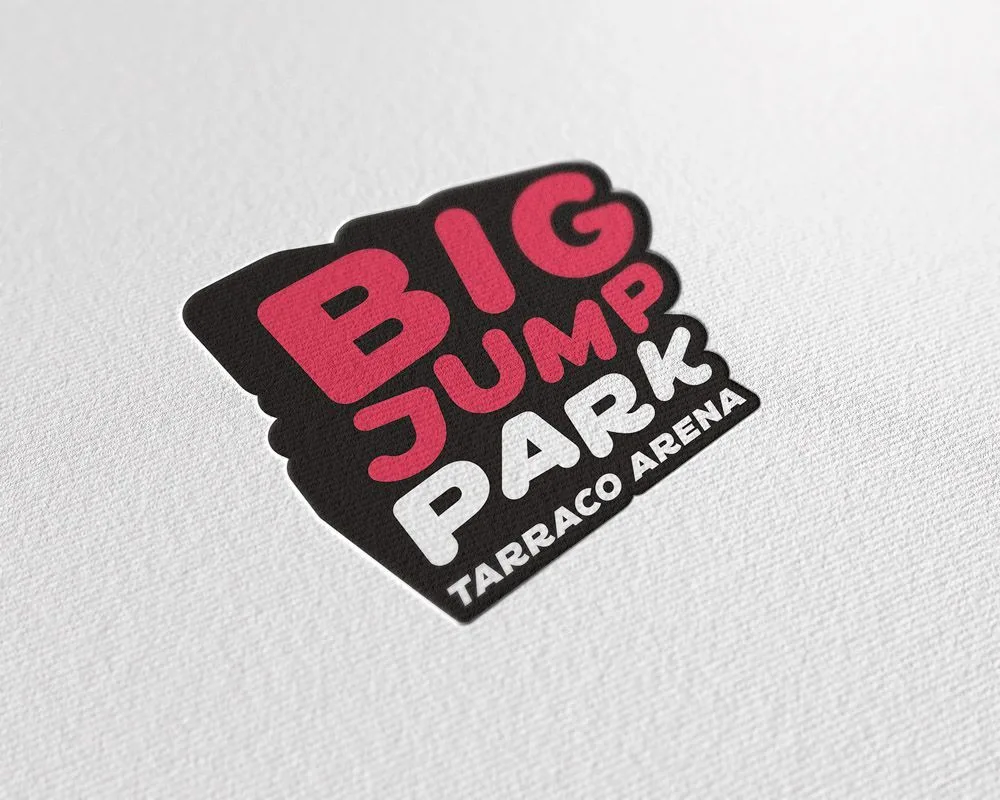 Logotipo de Big Jump Park Tarraco Arena impreso sobre papel