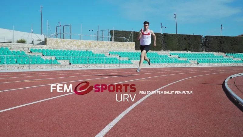 Fotograma del vídeo de Fem Esports URV: corredor en la pista de atletismo