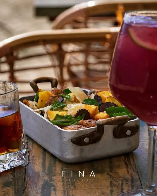 Gastronomía y coctelería en Fina