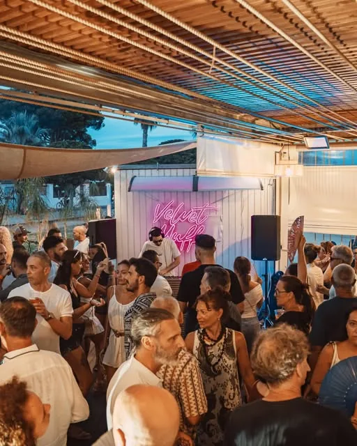 Ambiente de los tardeos en Fina