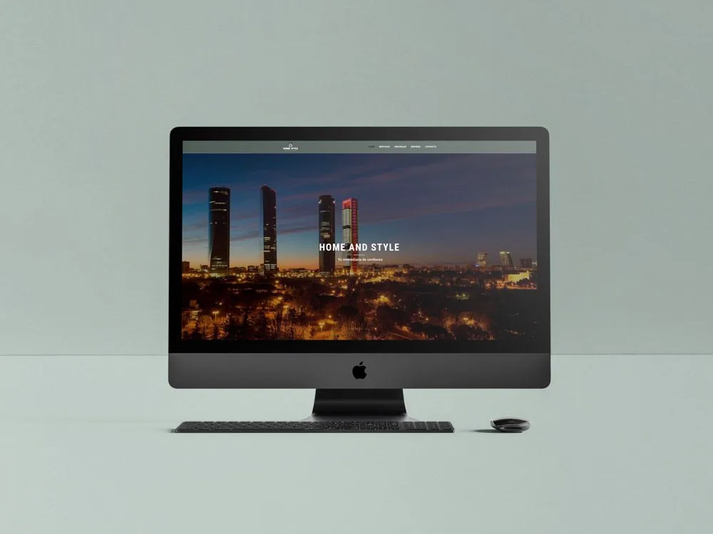 Portada de la web de Home and Style en un monitor