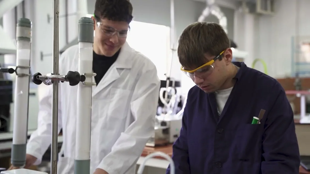 Vídeo promocional: IES Comte de Rius · Formació professional