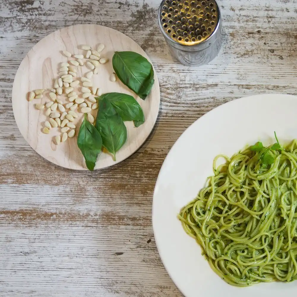 Pasta al pesto con albahaca y piñones