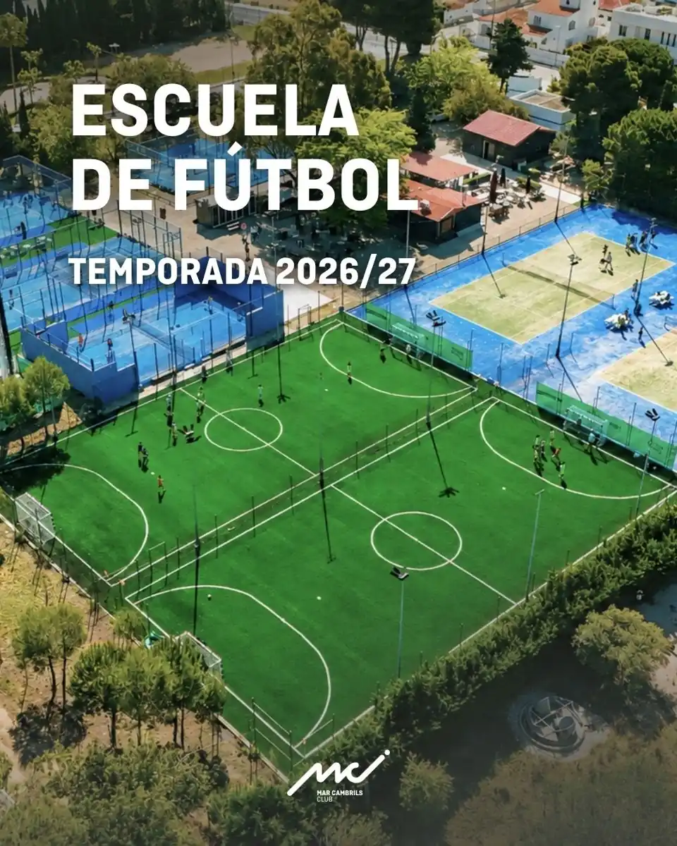 Publicación de la escuela de fútbol, temporada 2026/27, con vista aérea del campo