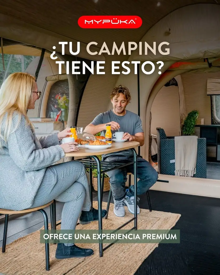 Publicación «¿Tu camping tiene esto?» con una pareja desayunando en el interior de una unidad Mypüka