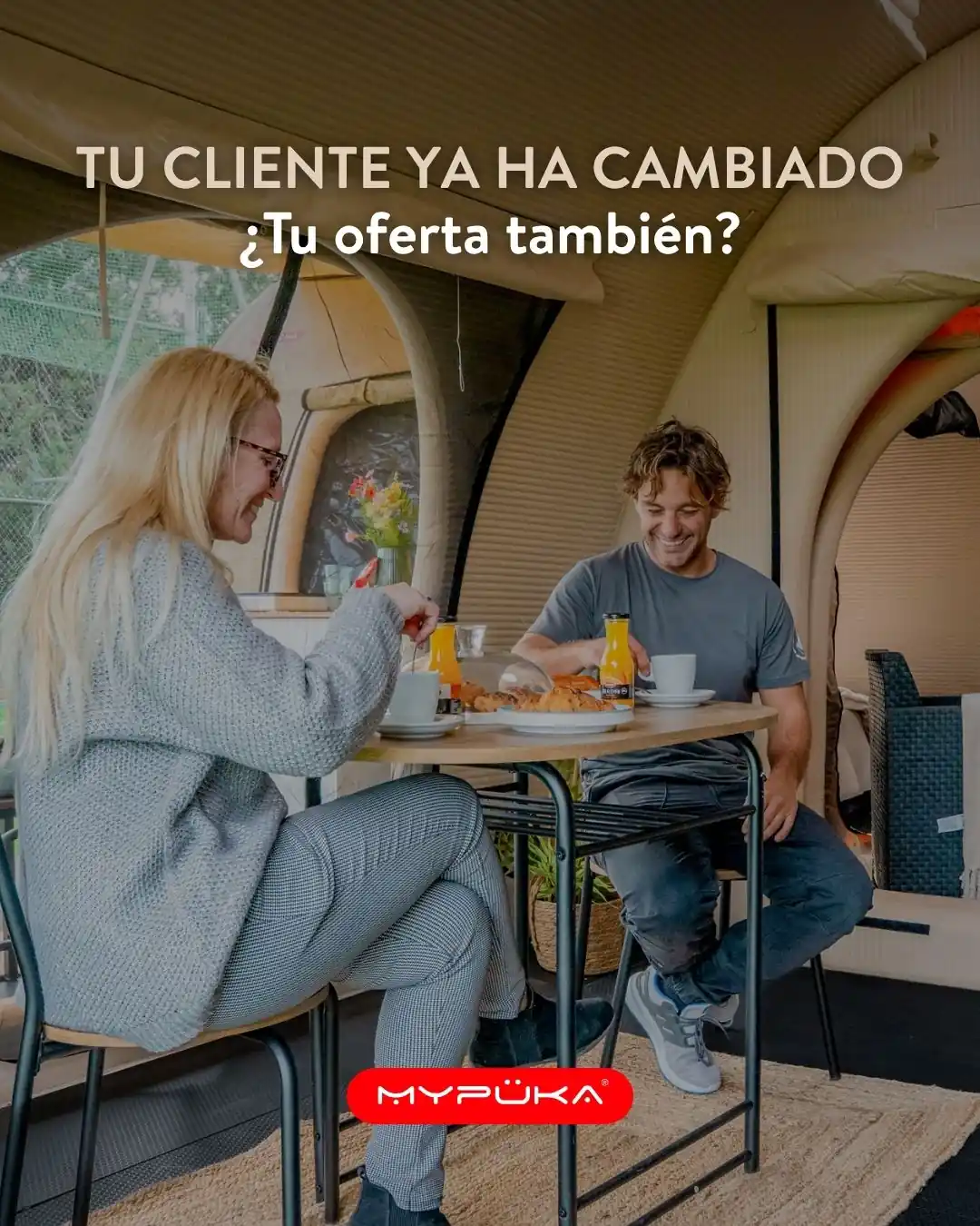 Publicación «Tu cliente ya ha cambiado. ¿Tu oferta también?» con huéspedes desayunando