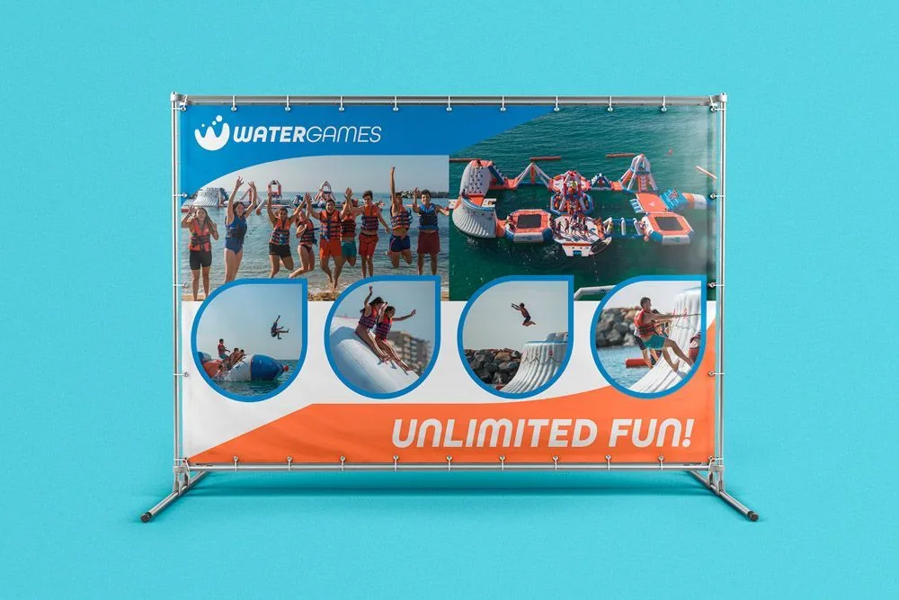 Roll-up de Water Games con fotografías de los parques acuáticos y el claim Unlimited fun